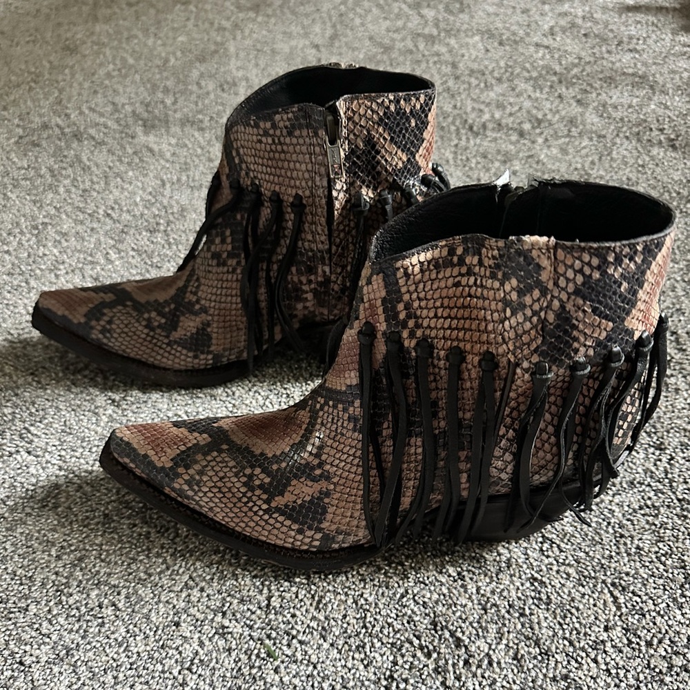 Tony Lama Snake-Print Fringe Pointed Toe Ankle Boots Brown/Black Woman’s 8B - Picture 3 of 6
